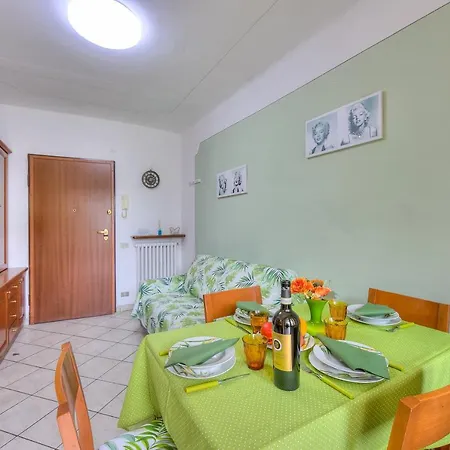 Apartment Leonardo House Garden Center - Happy