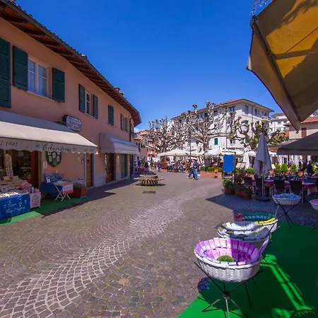 Leonardo House Garden Center - Happy Stresa