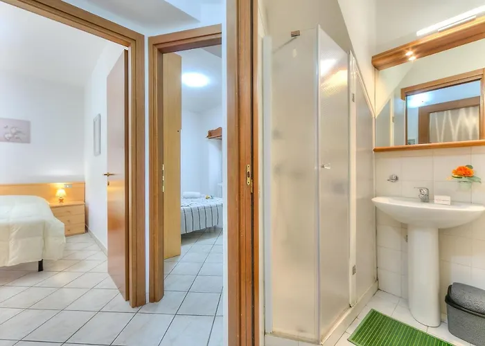 Leonardo House Garden Center - Happy Stresa