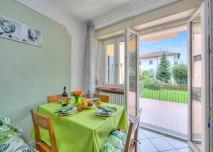 Leonardo House Garden Center - Happy