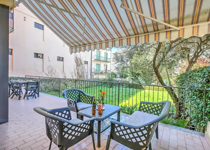 Leonardo House Garden Center - Happy