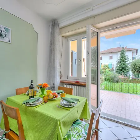 Leonardo House Garden Center - Happy